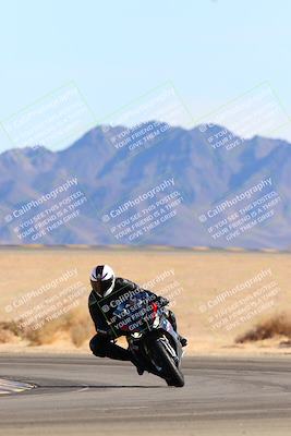 media/Jan-08-2022-SoCal Trackdays (Sat) [[1ec2777125]]/Turn 4 (1145am)/